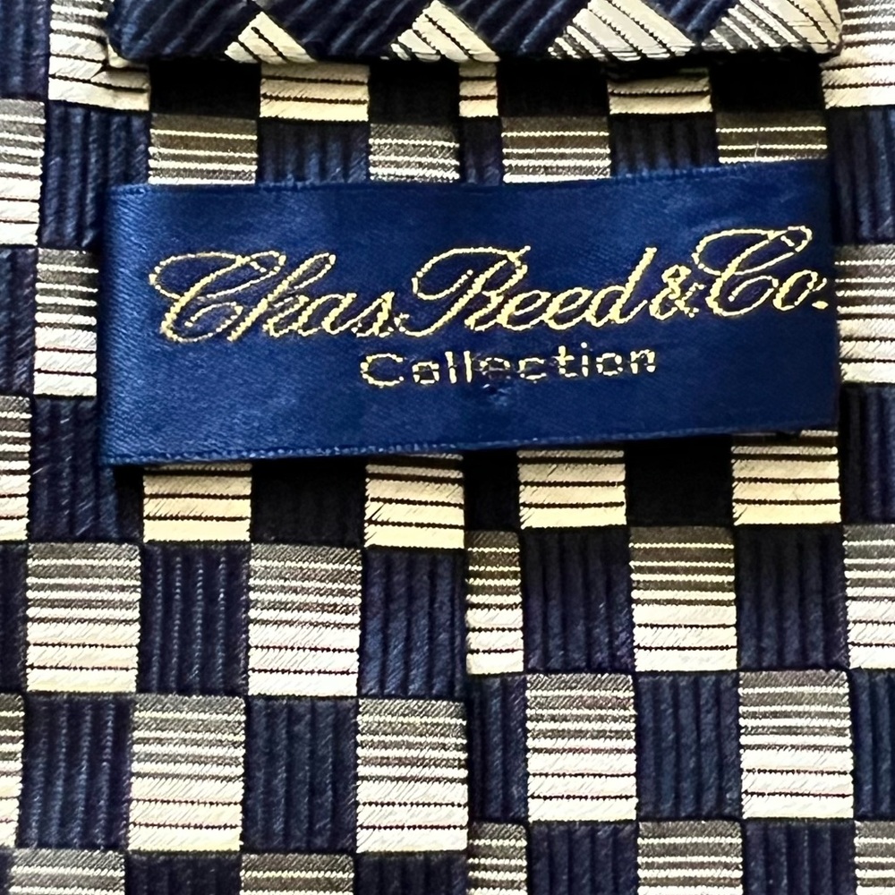 Patterned Tie - Picture 3 of 4